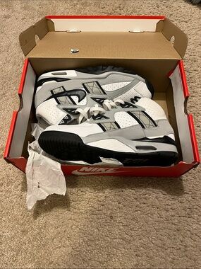 Nike Men White, Gray & Black Low-Top Sneakers With Box